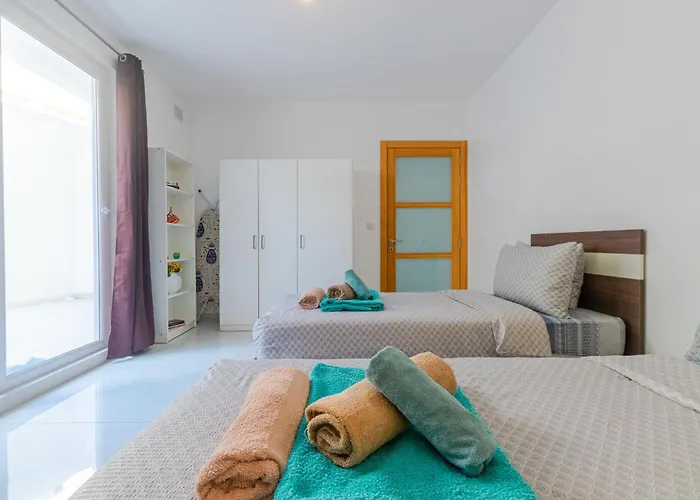 New Spacious Apartment 3 Bdr 2 Bth Bugibba