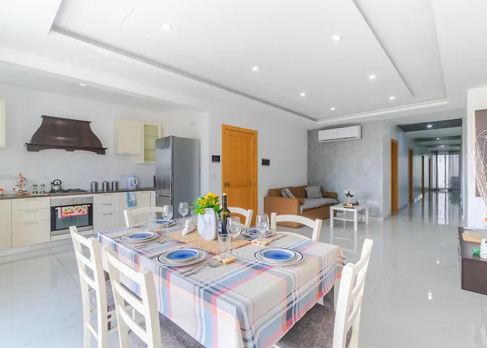 New Spacious Apartment 3 Bdr 2 Bth Bugibba