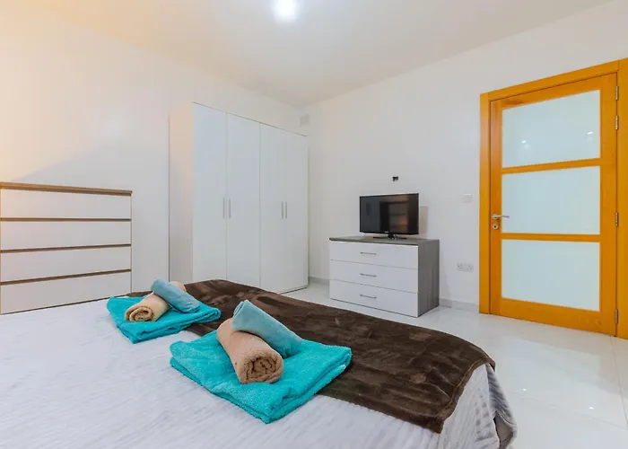 New Spacious Apartment 3 Bdr 2 Bth Bugibba