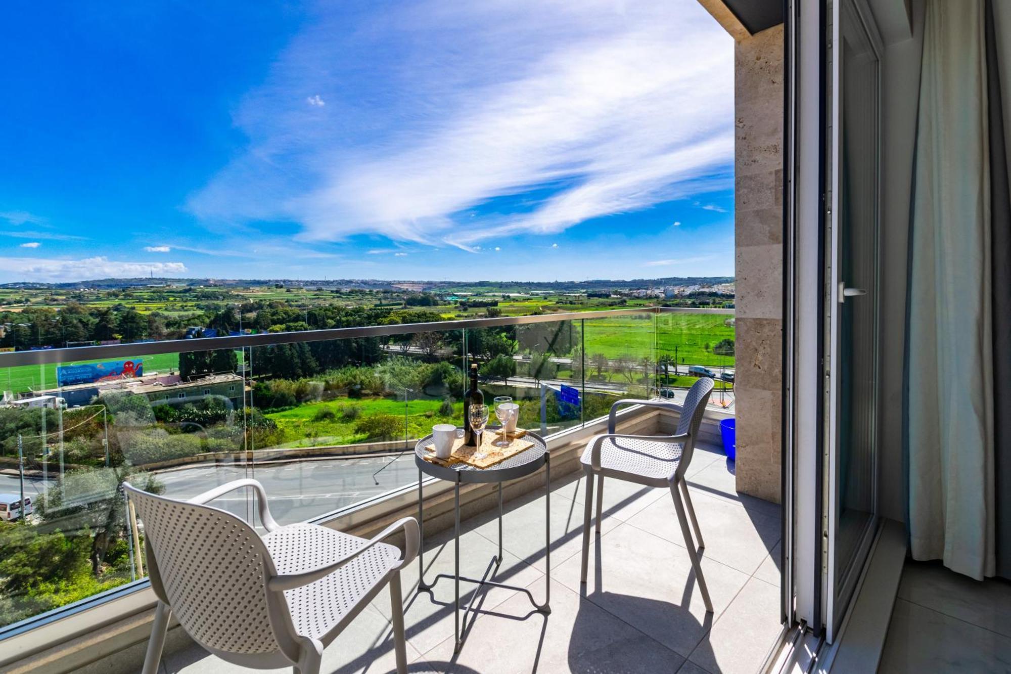 New Spacious 3 Bdr 2 Bth Bugibba