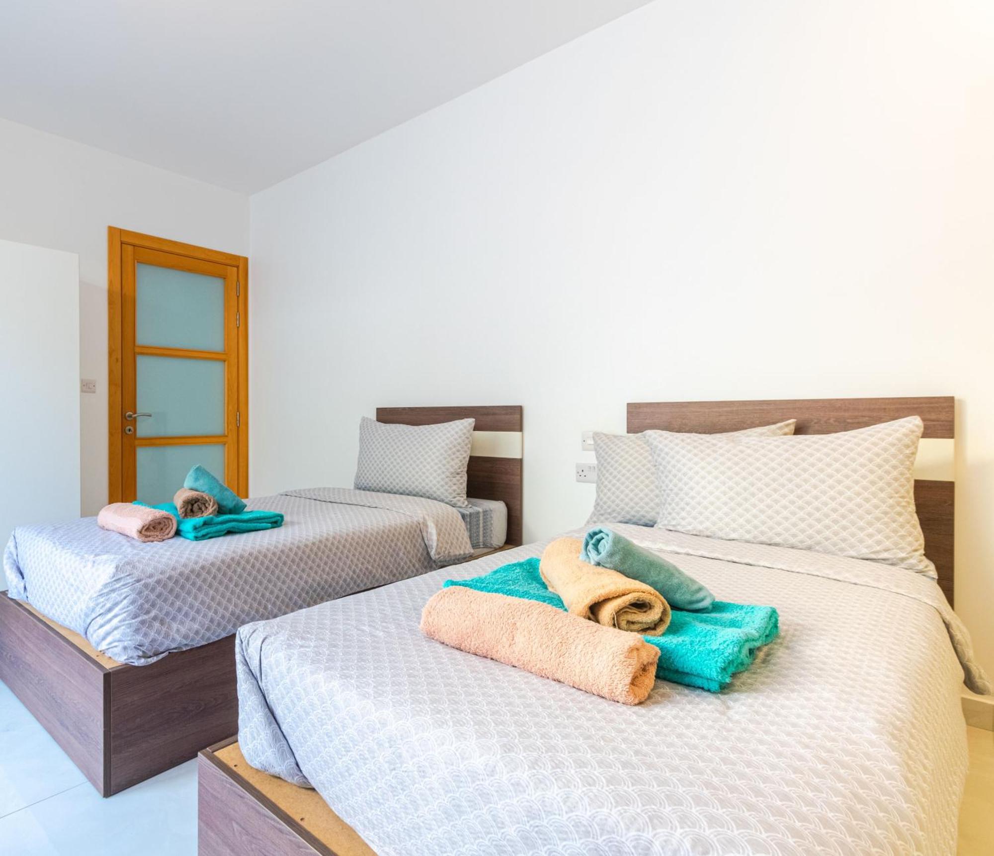Apartment New Spacious 3 Bdr 2 Bth Bugibba St. Paul's Bay