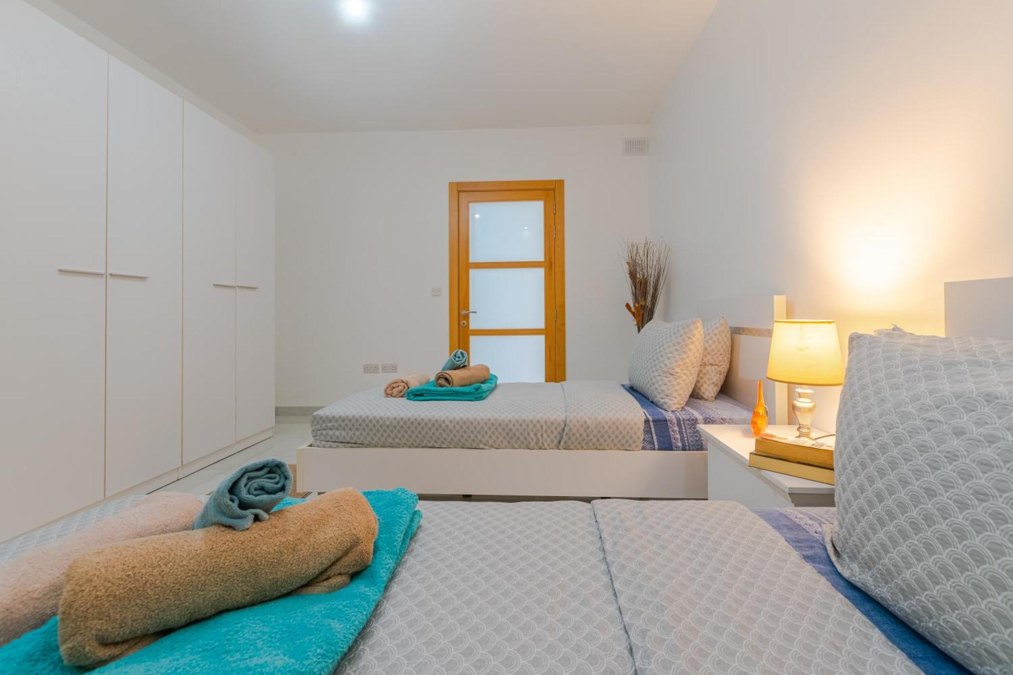 New Spacious 3 Bdr 2 Bth Bugibba Apartment