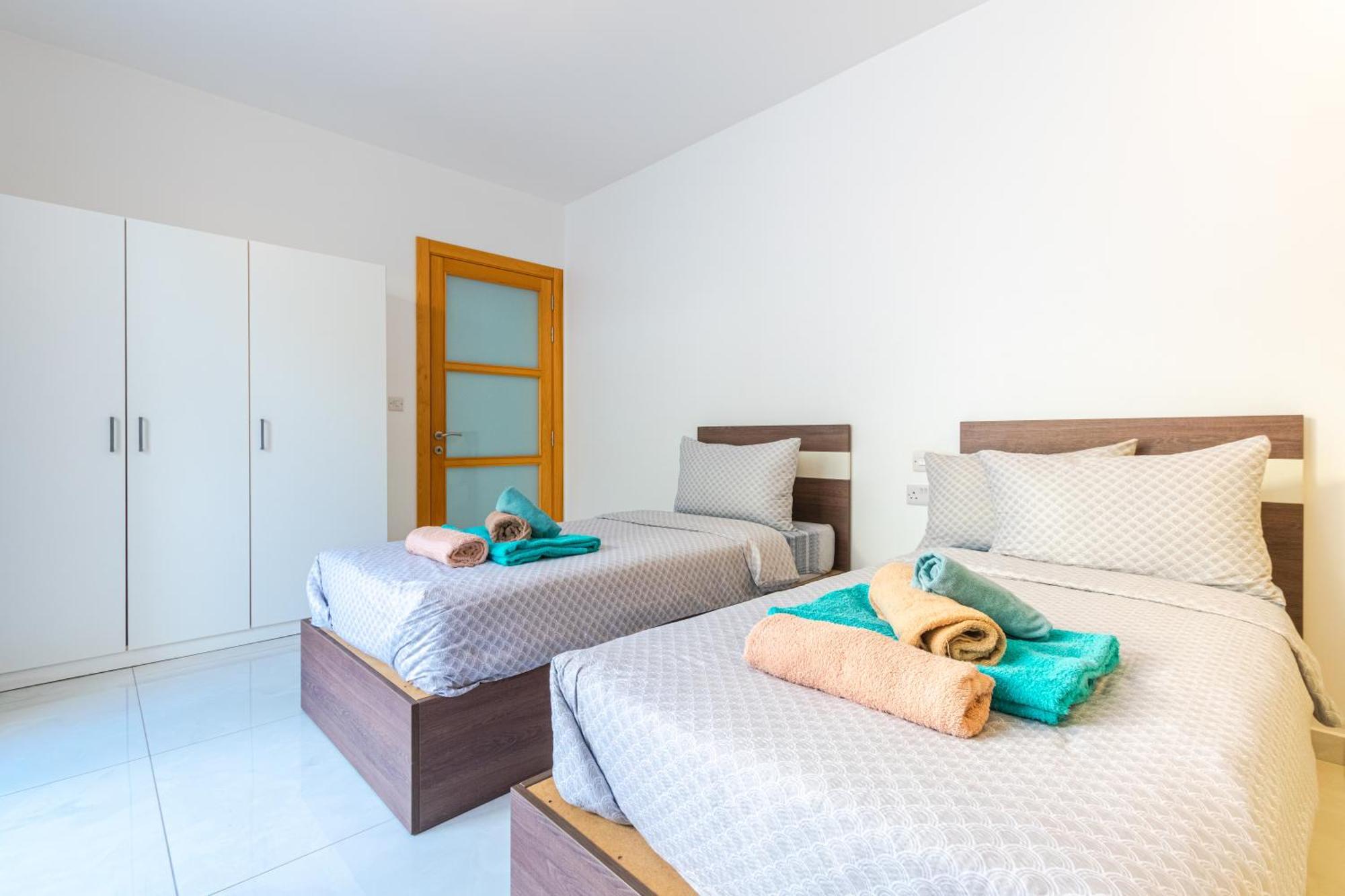 Apartment New Spacious 3 Bdr 2 Bth Bugibba St. Paul's Bay