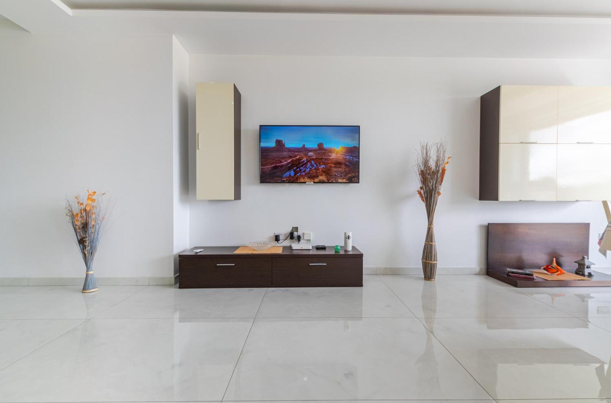New Spacious 3 Bdr 2 Bth Bugibba *
