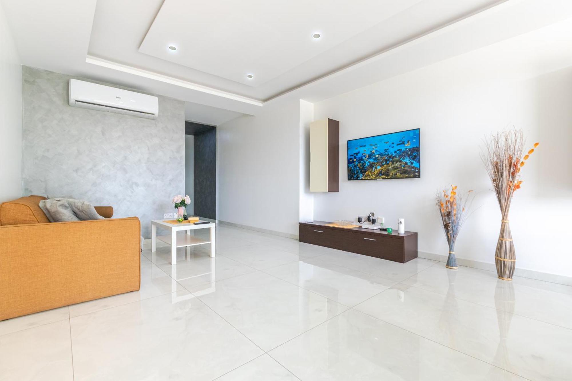 New Spacious 3 Bdr 2 Bth Bugibba Apartment *