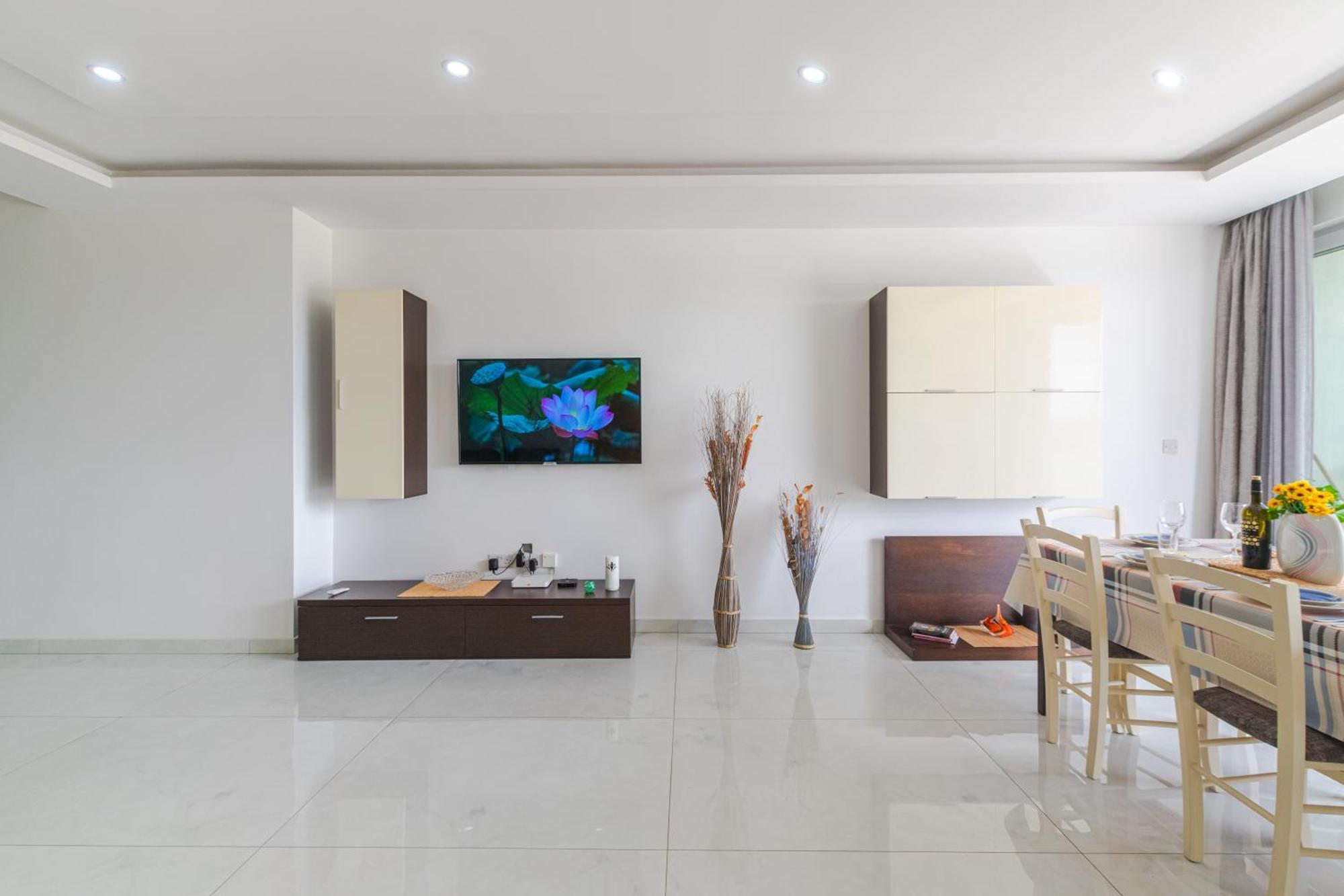 New Spacious 3 Bdr 2 Bth Bugibba St. Paul's Bay